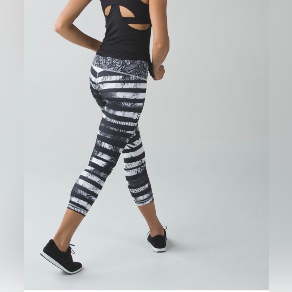 Lululemon Wunder Under Crop II *Full-On Luon‎ White Black Leggings Sz 4 EUC